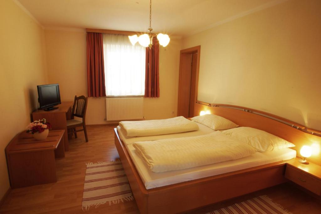 Gasthof Zur Post Strasswalchen Exterior foto