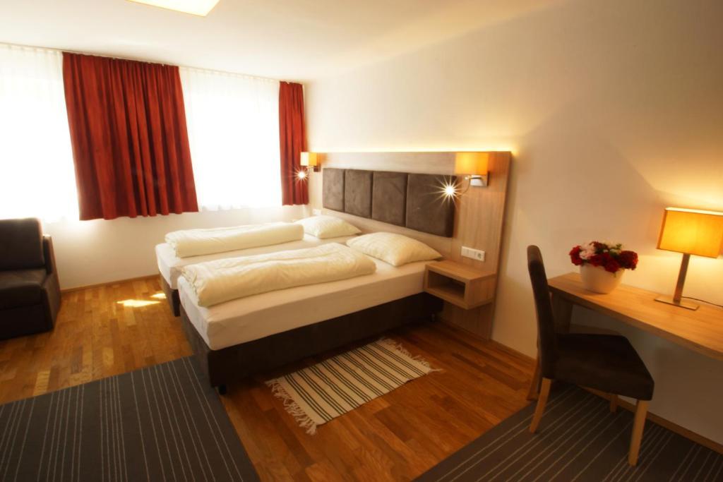 Gasthof Zur Post Strasswalchen Exterior foto