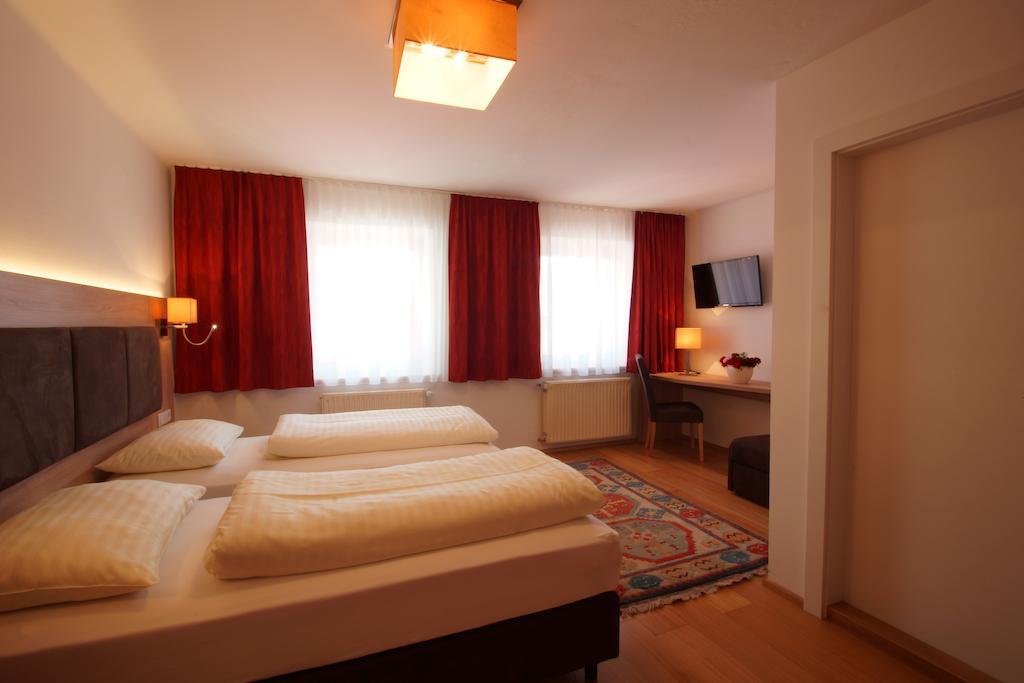Gasthof Zur Post Strasswalchen Quarto foto